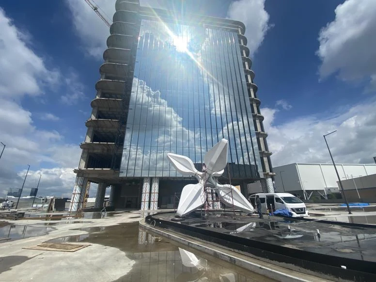 Fachada de Corporativo Uptown II, proyecto del portafolio de DAMOS+